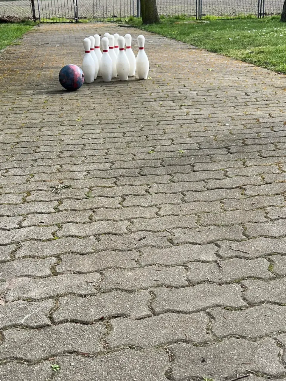 Einweihung neuer Hüpfburg am Osternachmittag